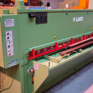 LVD 3100 x 6 mm zderzak elektryczny, zmienny kąt